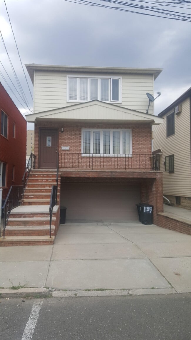 Primary Photo - 159 W 21st St