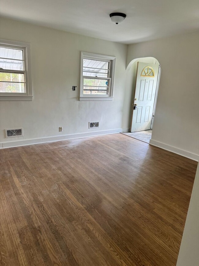Building Photo - Cute 3 Br, 1 1/2 Bath home for rent