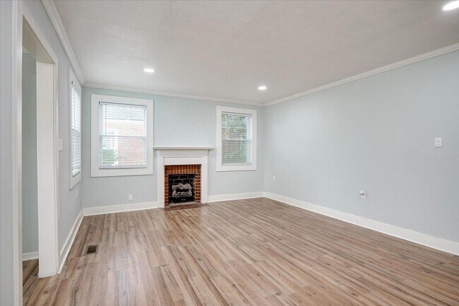 Building Photo - 3 Bedroom 2 Bath House for rent!