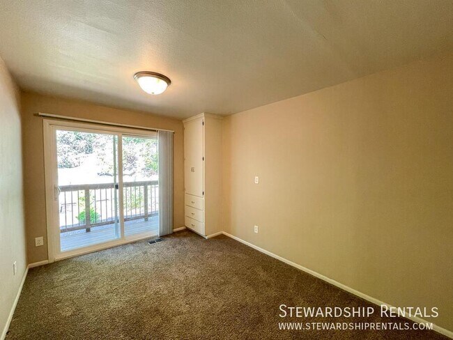 Building Photo - 1800 Sylvan St