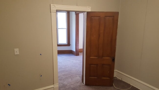 Building Photo - Charming 1-Bedroom Retreat on Colfax Ave – Your Cozy Minneapolis Haven Awaits!