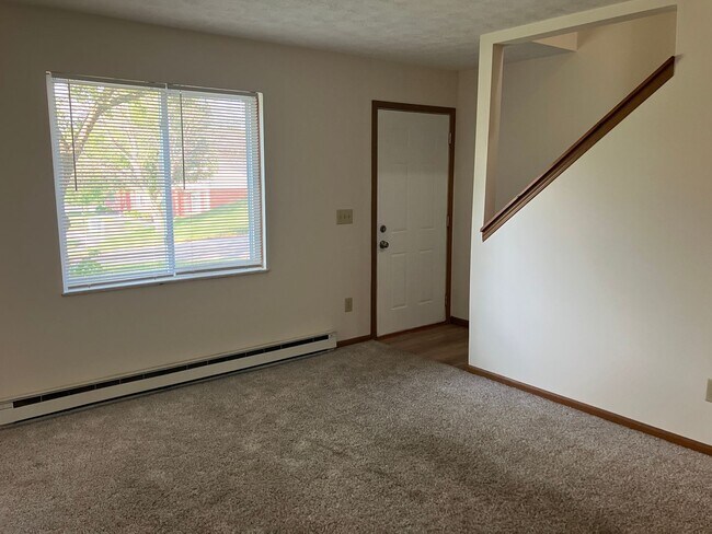 Building Photo - Spacious 2-Bedroom Living in a Quiet Community Available July!