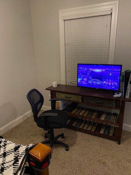 Building Photo - 318 Paul T Cir