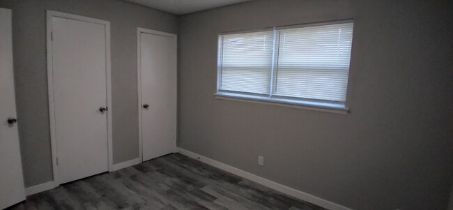 Building Photo - 407 Edwards St