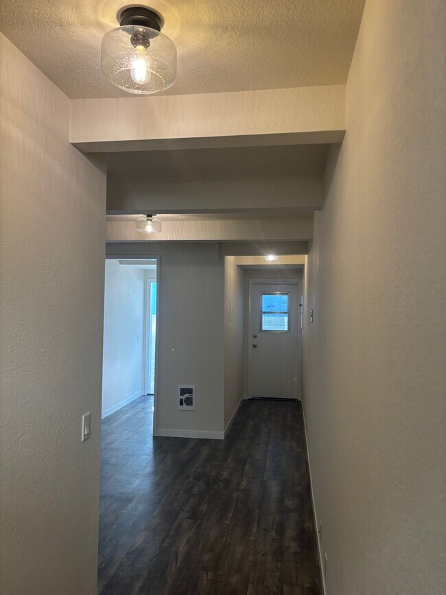 Building Photo - 574 Belden St