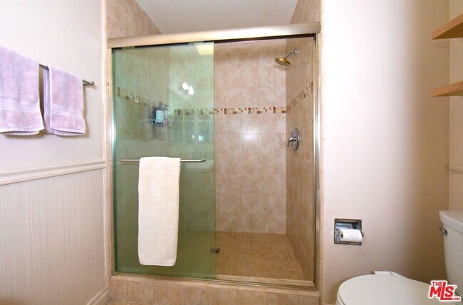 Building Photo - 6001 Canterbury Dr