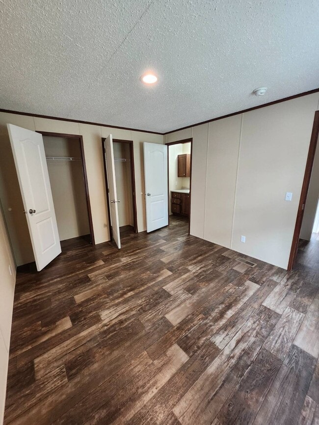 Building Photo - 402 Dorset Ln