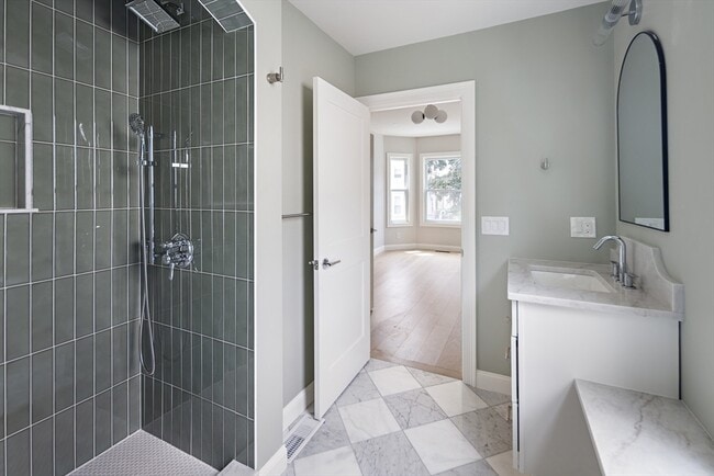 Building Photo - 206 Byron St