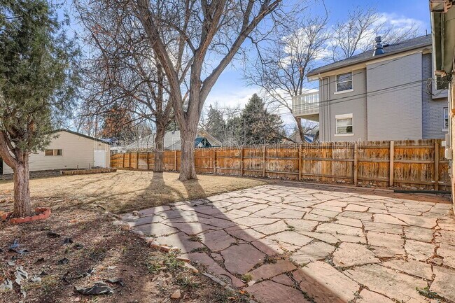 Building Photo - 4334 E 18th Ave