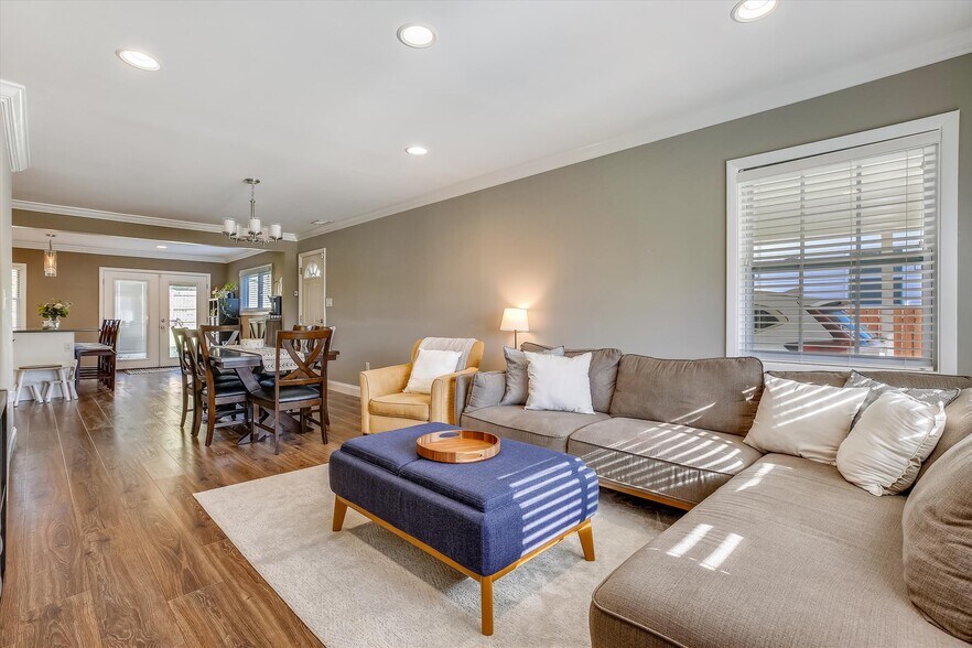 Living room - 13810 Parkland Dr