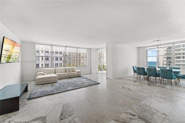 Primary Photo - 5640 Collins Ave