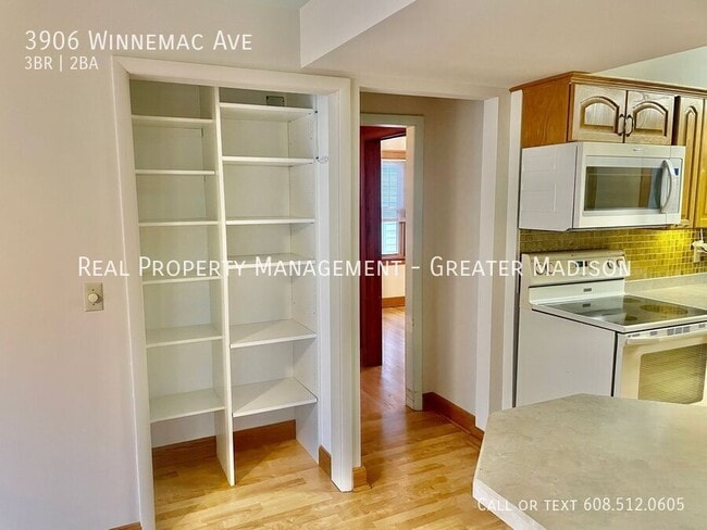 Building Photo - 3906 Winnemac Ave