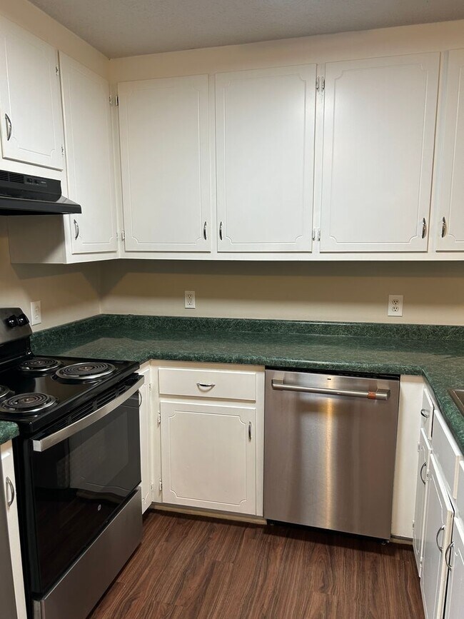 Building Photo - 1041/1043 Cantrell Ln