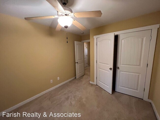 Building Photo - 3 br, 2.5 bath House - 407  North Lake Dr....