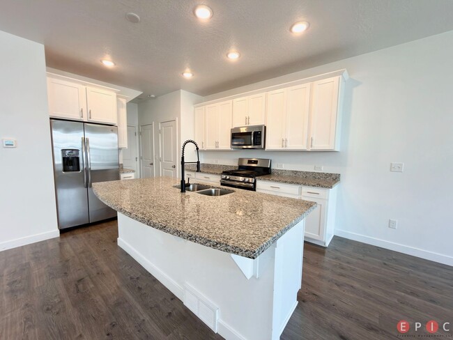 Building Photo - Beautiful Home in Lehi