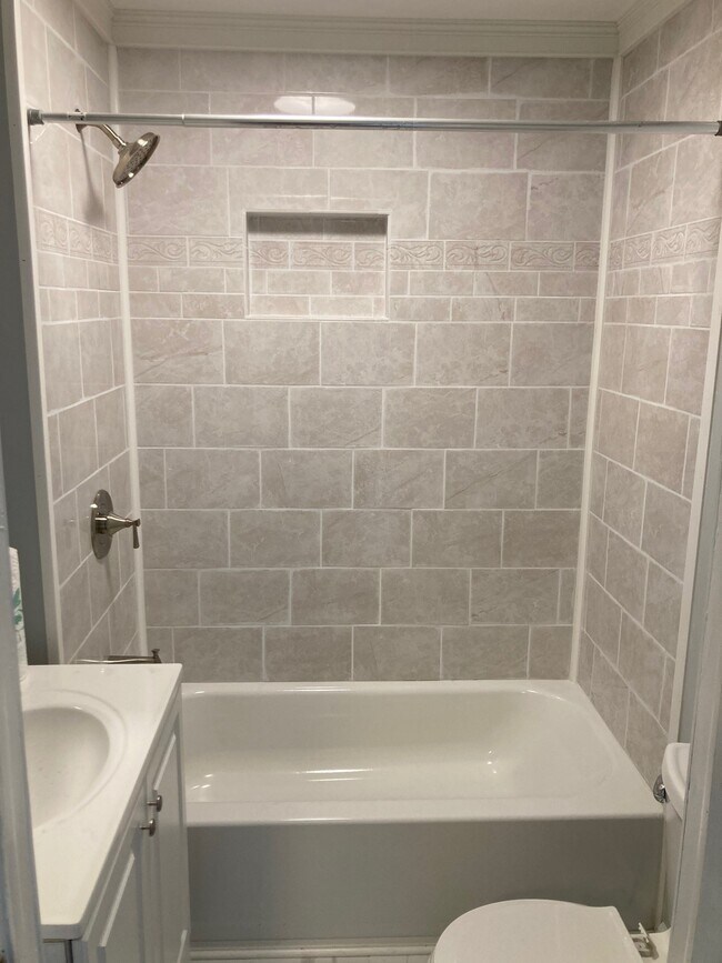 Building Photo - 108 S Main St