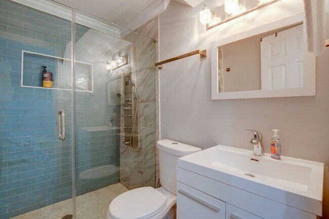 Building Photo - 1055 Peeples St SW