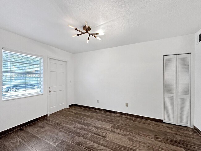 Building Photo - 901 Euclid Ave