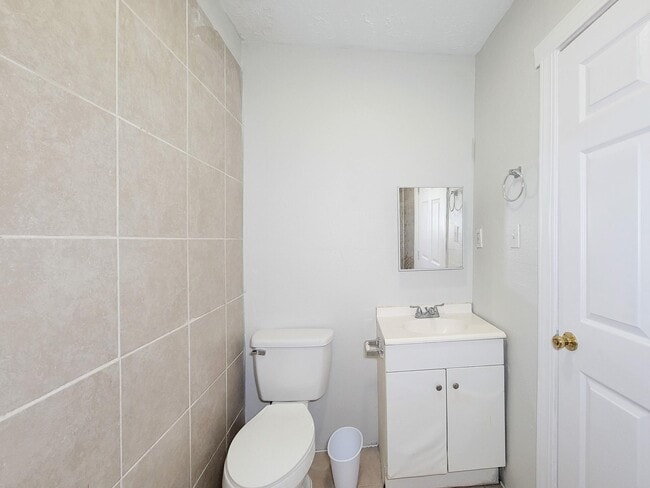 Building Photo - 711 Ave A Ave