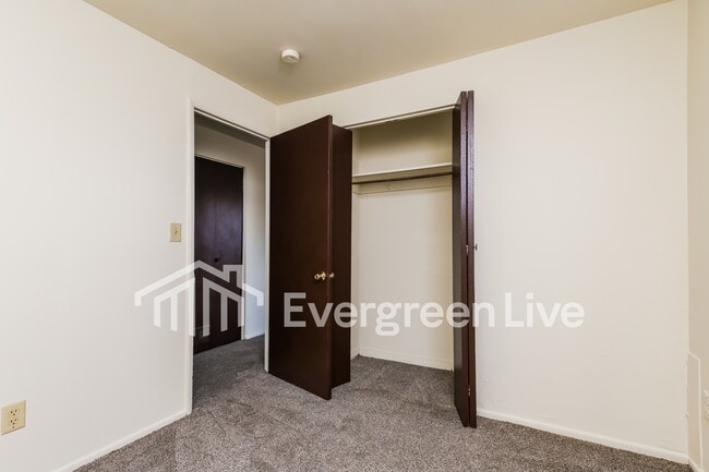 Building Photo - Currently accepting applications!