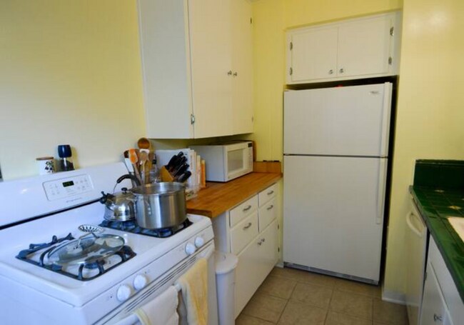 Kitchen - 5394 Village Grn