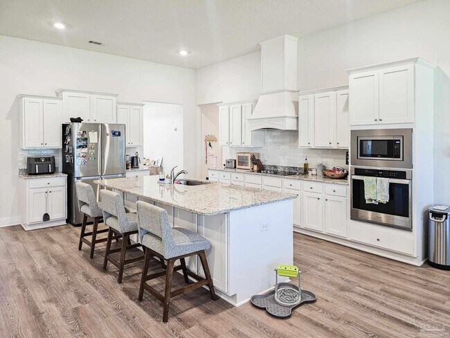 Building Photo - 5636 Blake Ln