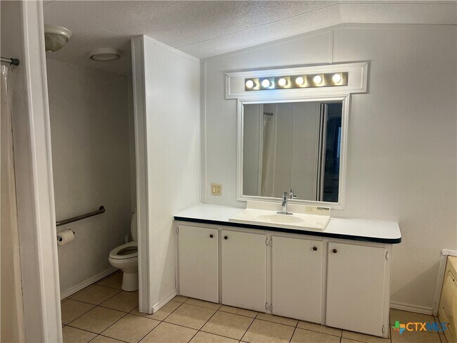 Building Photo - 222 Buckhorn Dr