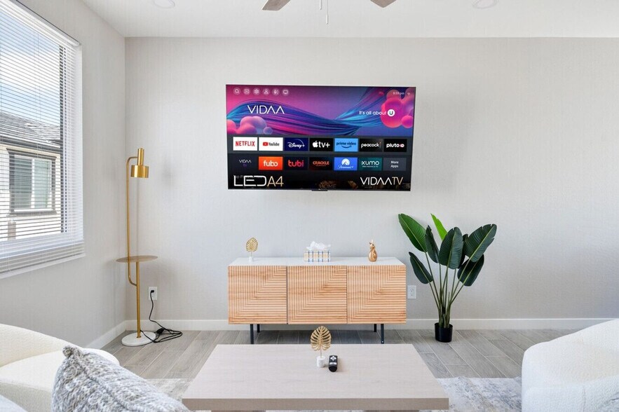 Building Photo - 6606 W Paradise Ln