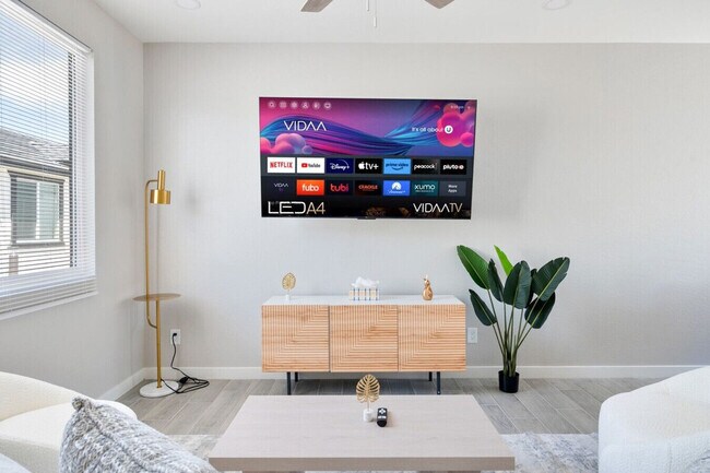 Building Photo - 6606 W Paradise Ln