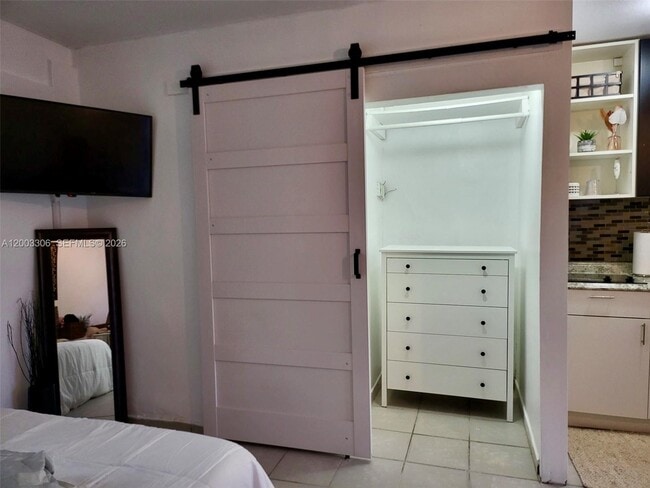 Building Photo - 3405 W Lake Pl