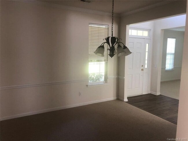 Building Photo - 1157 Woodwinds Dr
