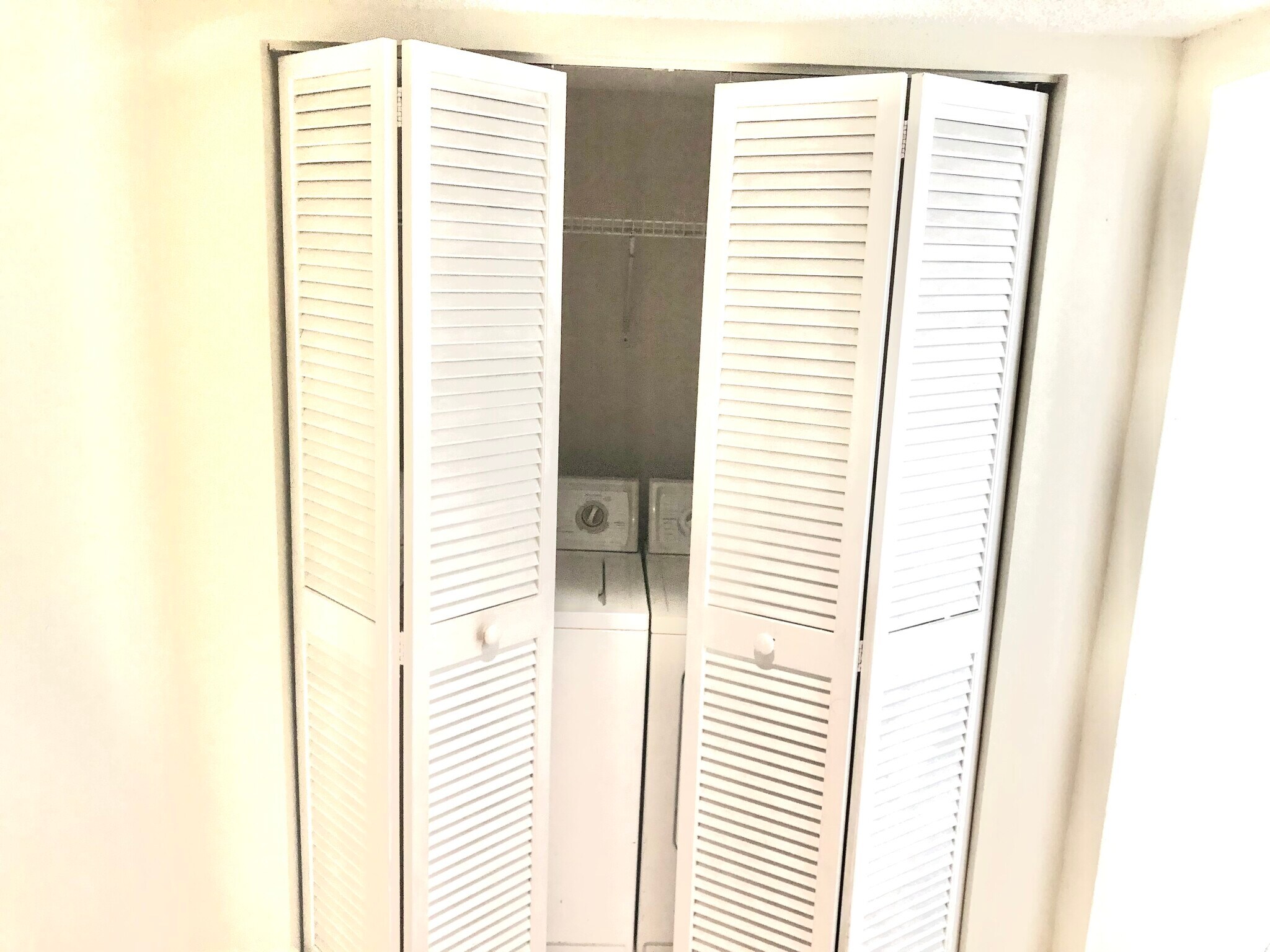 Building Photo - 813 NE 22nd Dr