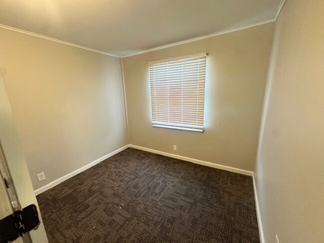 Building Photo - Bungalow Comfort in Berdell Hills