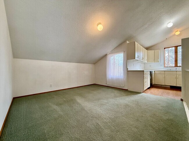 Building Photo - SCHEDULE A SHOWING TODAY TO VIEW THIS CHARMING APRATMENT IN PRINEVILLE!!