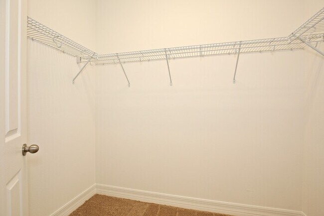 Building Photo - Beautifully Appointment 3/2 Modern Townhom...
