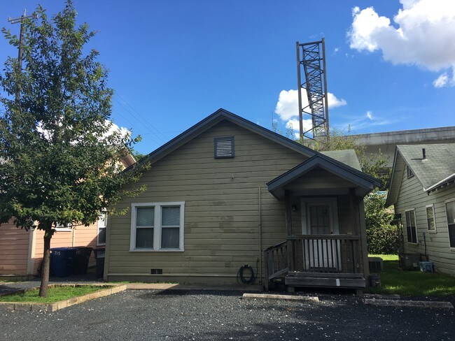 Building Photo - 713 E Elmira St