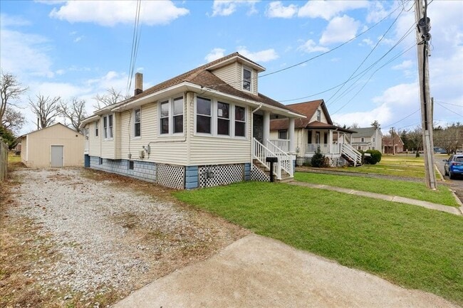 Building Photo - 6008 Second St.