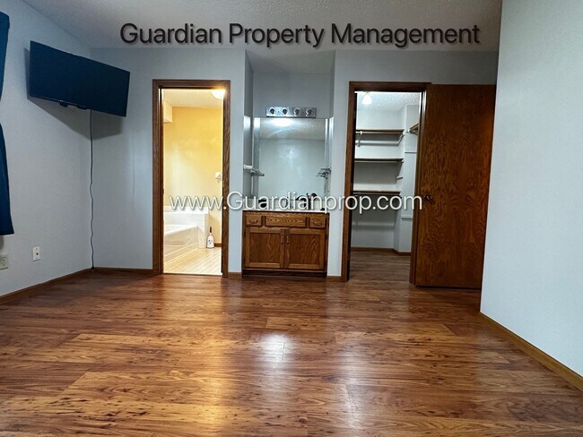 Building Photo - Maple Grove Single Family Home, 2 Car Garage, Dishwasher, Solar, Available Now