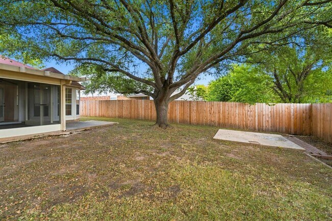 Building Photo - 1319 Rocky Creek Dr