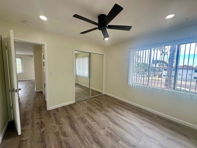 Building Photo - Upstairs 2 bedroom 1 bath apartment in PB, 4 blocks from ocean