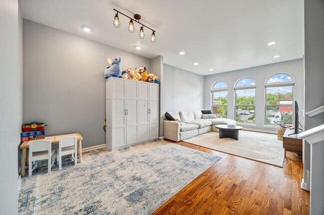 Building Photo - 302 Narragansett Ct