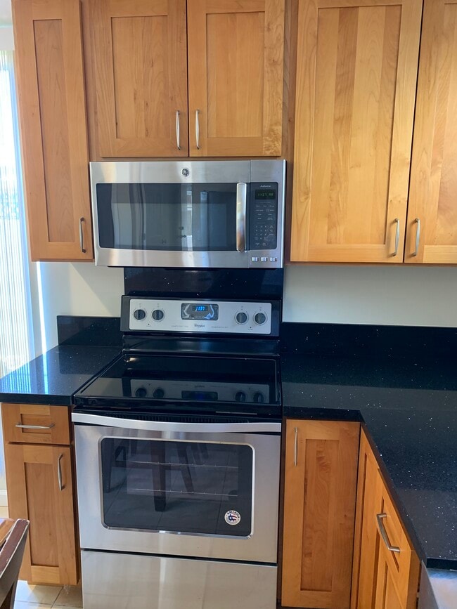 Building Photo - 2349 Palolo Ave