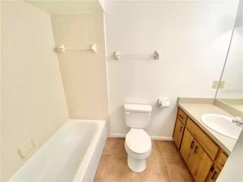 Building Photo - 1709 Lakewood Ave