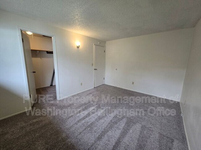 Building Photo - 3366 Cherrywood Ave