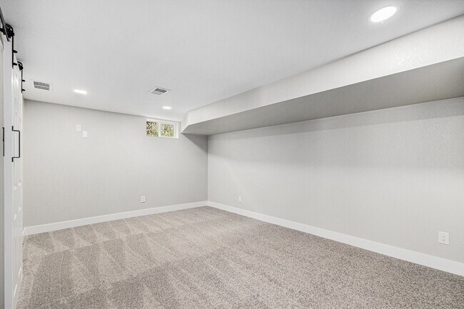 Building Photo - Newly Remodeled 4Bed/2Bath Denver Home