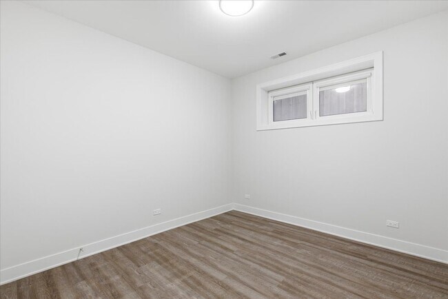 Building Photo - 4101 S Drexel Blvd