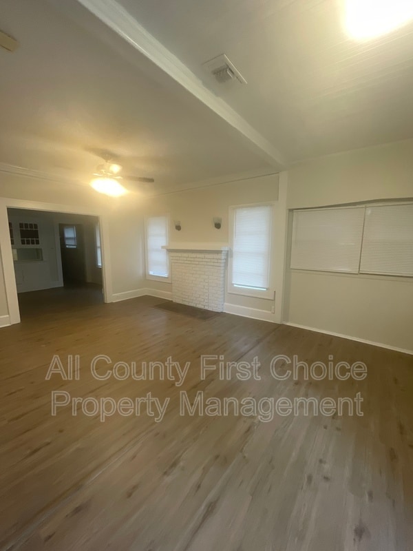 Building Photo - 1111 James Ave S