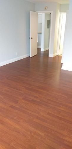 Building Photo - 9855 Westview Dr