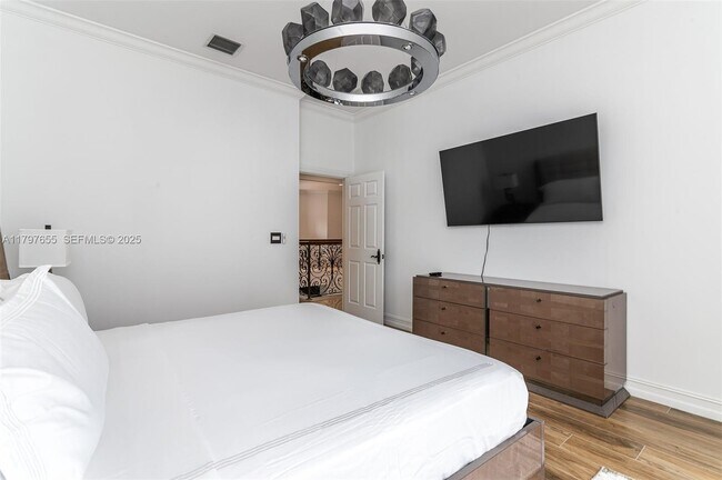 Building Photo - 1309 Middle River Dr