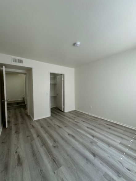 Building Photo - 13022 Riverside Dr